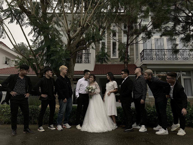 Thu choi do hieu, xe xin cua 'chong sap cuoi' con gai Minh Nhua