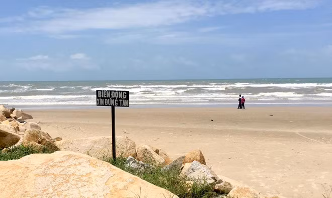 4 nguoi chet duoi o Binh Thuan vi phot lo canh bao song lon