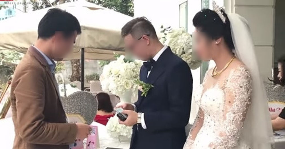 Ca nha 3 nguoi den nha hang an cuoi mung 200 nghin gay tranh cai-Hinh-2