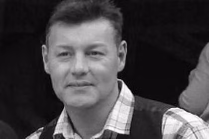 Thu chiec banh nong trong dam cuoi, mat ca mang nguoi