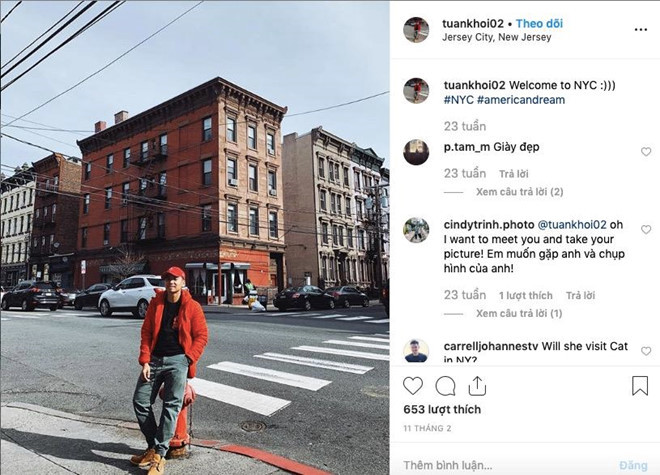 Tuankhoi cũng có bức ảnh tạo dáng tại địa điểm này. Thời gian đăng ảnh là ngày 11/2, chỉ 3 ngày trước khi H'Hen Niê chia sẻ bức ảnh do chính anh chụp. Không chỉ thường xuyên đăng ảnh trùng khớp cả về thời gian và địa điểm, hoa hậu 27 tuổi còn khá quan tâm, đồng thời ấn like (yêu thích) hầu hết ảnh trên Instagram của Tuankhoi. Ngược lại, Tuankhoi cũng tương tác với tài khoản của cô nhiều lần. Điều này càng làm rộ lên nghi vấn người đẹp Ê Đê đang hẹn hò cùng bạn thân rapper Đen Vâu.