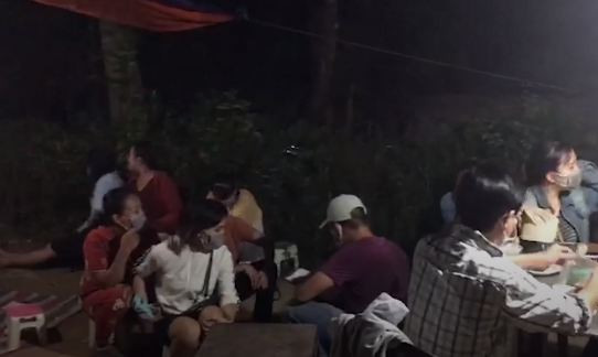  7. Triệt xóa ổ đánh bạc có nhiều quý bà tham gia: Ngày 30/8, Phòng Cảnh sát hình sự Công an tỉnh Quảng Ngãi cho biết đã triệt xóa ổ bạc xóc đĩa lớn, trong đó các con bạc chủ yếu là các quý bà. Tổng số tiền tạm giữ trên 120 triệu đồng. Ổ đánh bạc tại một ngôi nhà hoang ở Đội 3, thôn Ngọc Thạch, xã Tịnh An, thành phố Quảng Ngãi. &gt;&gt;&gt; Xem thêm video: Toàn cảnh vụ đường dây đánh bạc “Nổ hũ” 64 nghìn tỷ đồng. Nguồn: VTC 1.