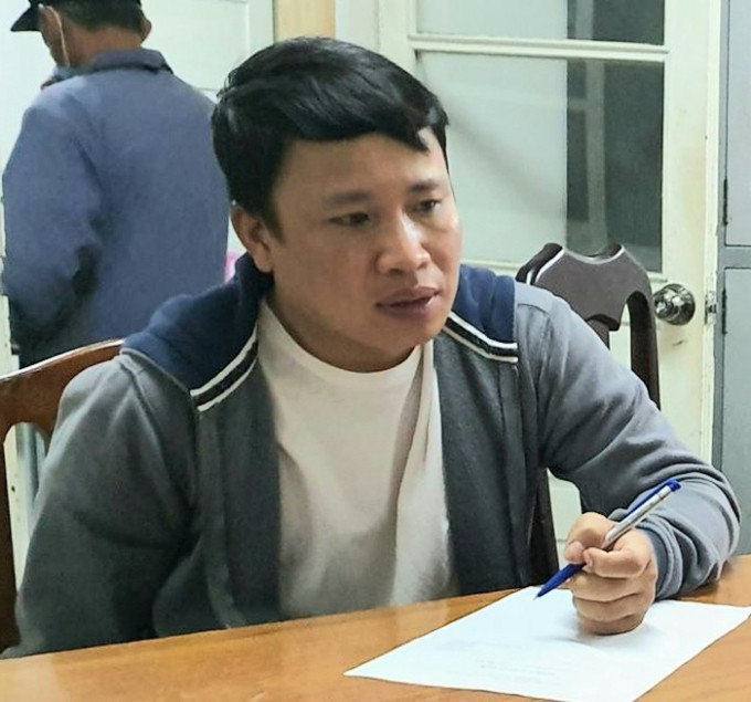  6. Bắt đối tượng lừa đảo chiếm đoạt tài sản của 2 bác xe ôm: Ngày 30/8, tin từ Công an TP Đà Lạt (Lâm Đồng) cho biết, đang củng cố hồ sở để xử lý Nguyễn Văn Tuấn (35 tuổi, quê tỉnh Hải Phòng) về hành vi lừa đảo chiếm đoạt tài sản. Với thủ đoạn mượn xe đi photocopy giấy tờ Tuấn đã lừa đảo chiếm đoạt tiền của 2 bác xe ôm lên đến hàng chục triệu đồng.