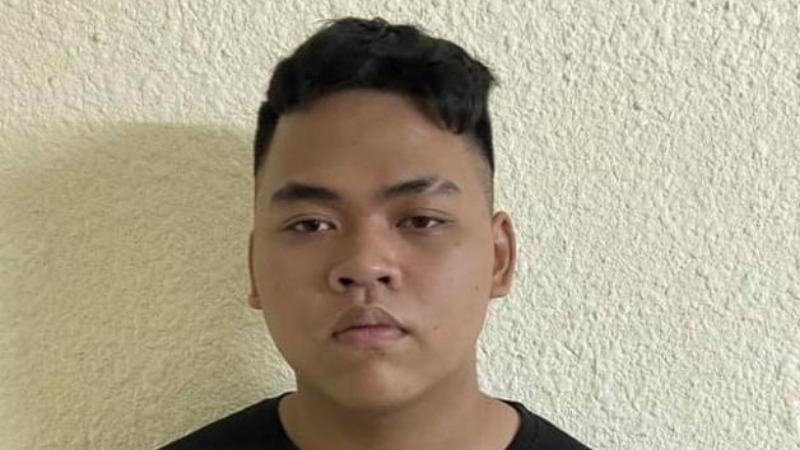  4. Bắt giam đối tượng dùng dao tấn công Công an: Ngày 30/8, Cơ quan CSĐT – Công an quận Hoàn Kiếm (Hà Nội) đã ra quyết định khởi tố bị can, lệnh bắt tạm giam đối với Hoàng Long (SN 2003, trú tại huyện Thanh Trì) để điều tra về hành vi “Chống người thi hành công vụ". Long là đối tượng đã dùng tuýp sắt gắn dao nhọn lực lượng công an xảy ra vào đêm 6/8.