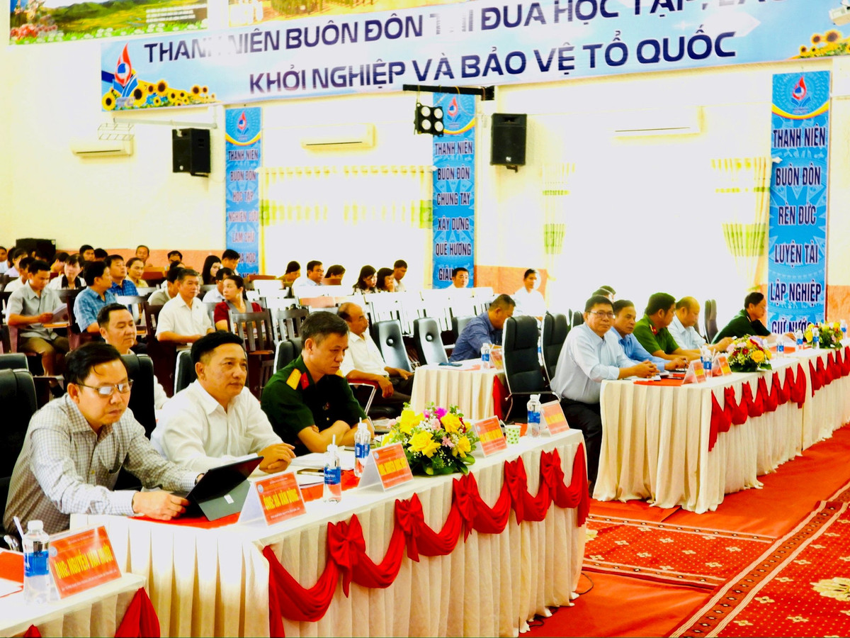 Phổ biến kiến thức quốc phòng, an ninh cho người dân huyện Buôn Đôn Pho bien kien thuc quoc phong, an ninh cho nguoi dan huyen Buon Don