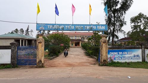 Hieu truong “em” tien Formosa cua HS cho giao vien di choi noi gi?