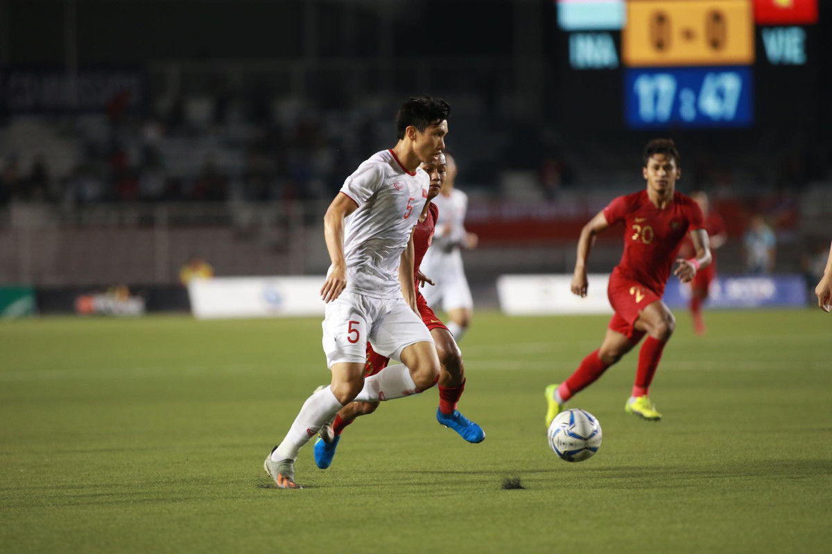 Chưa dừng lại ở đó, cũng chính Văn Hậu là người nâng tỷ số lên 3-0 U22 Việt Nam.