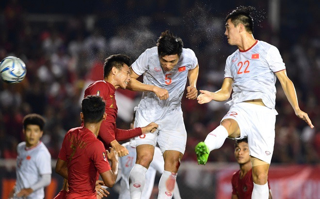 Phút 39', từ pha đá phạt của Hùng Dũng, Đoàn Văn Hậu bật cao đánh đầu tung lưới Nadeo mở tỷ số cho U22 Việt Nam trong trận chung kết bóng đá nam SEA Game 30.