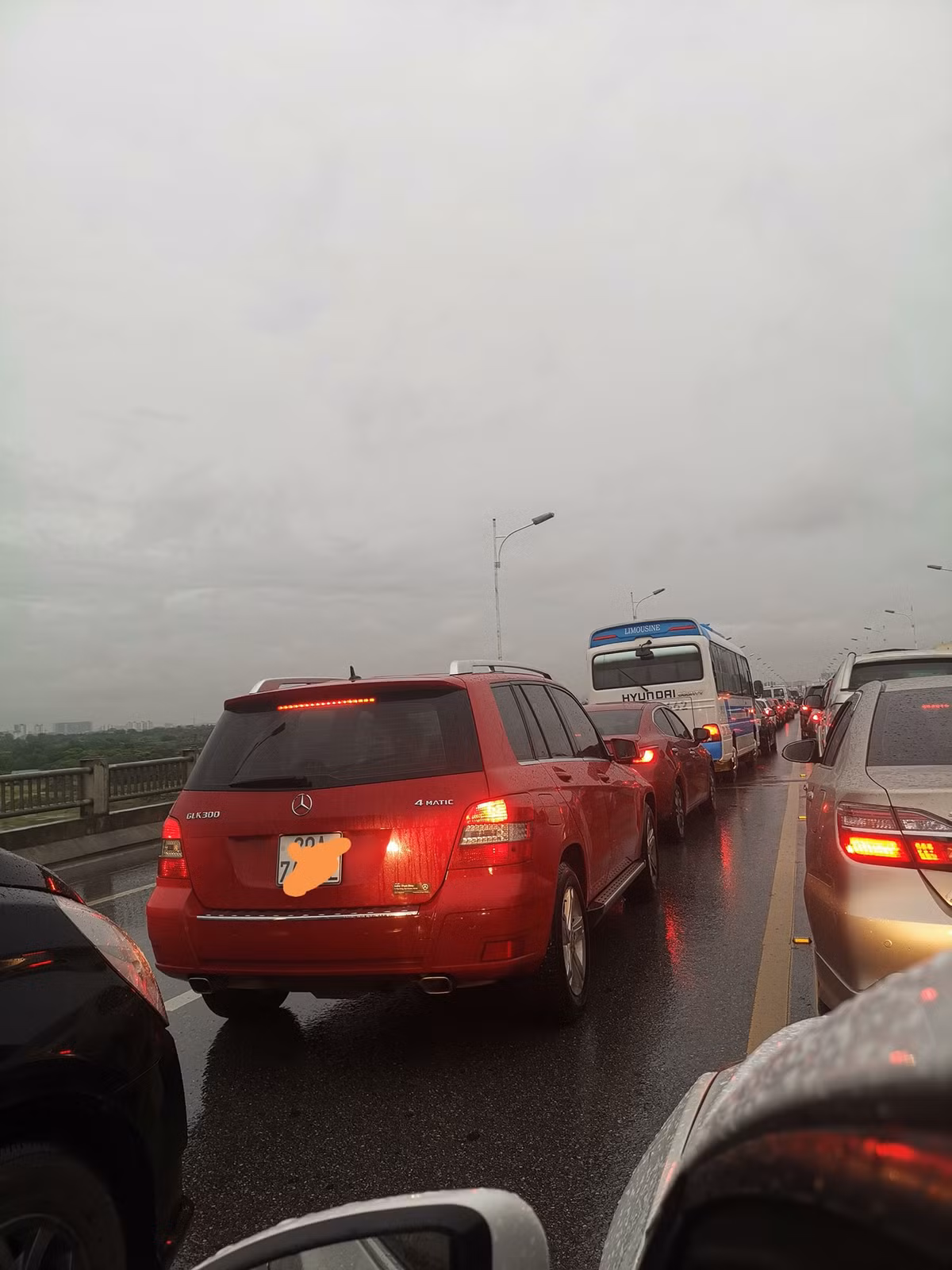 Một lái xe cho biết camera giám sát sẽ giúp lực lượng chức năng phạt nguội những đối tượng như này.