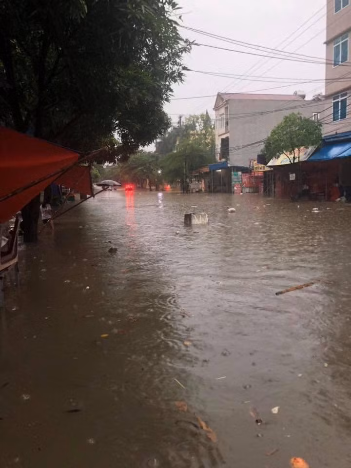 Theo thông tin từ Trung tâm Dự báo khí tượng thủy văn quốc gia, đêm qua và rạng sáng nay, mưa lớn xảy ra ở nhiều tỉnh khu vực miền núi phía Bắc.