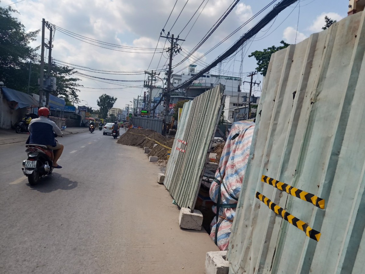 TP. HCM: Don vi nao dang thi cong duong Duong Quang Ham mo rong?-Hinh-4