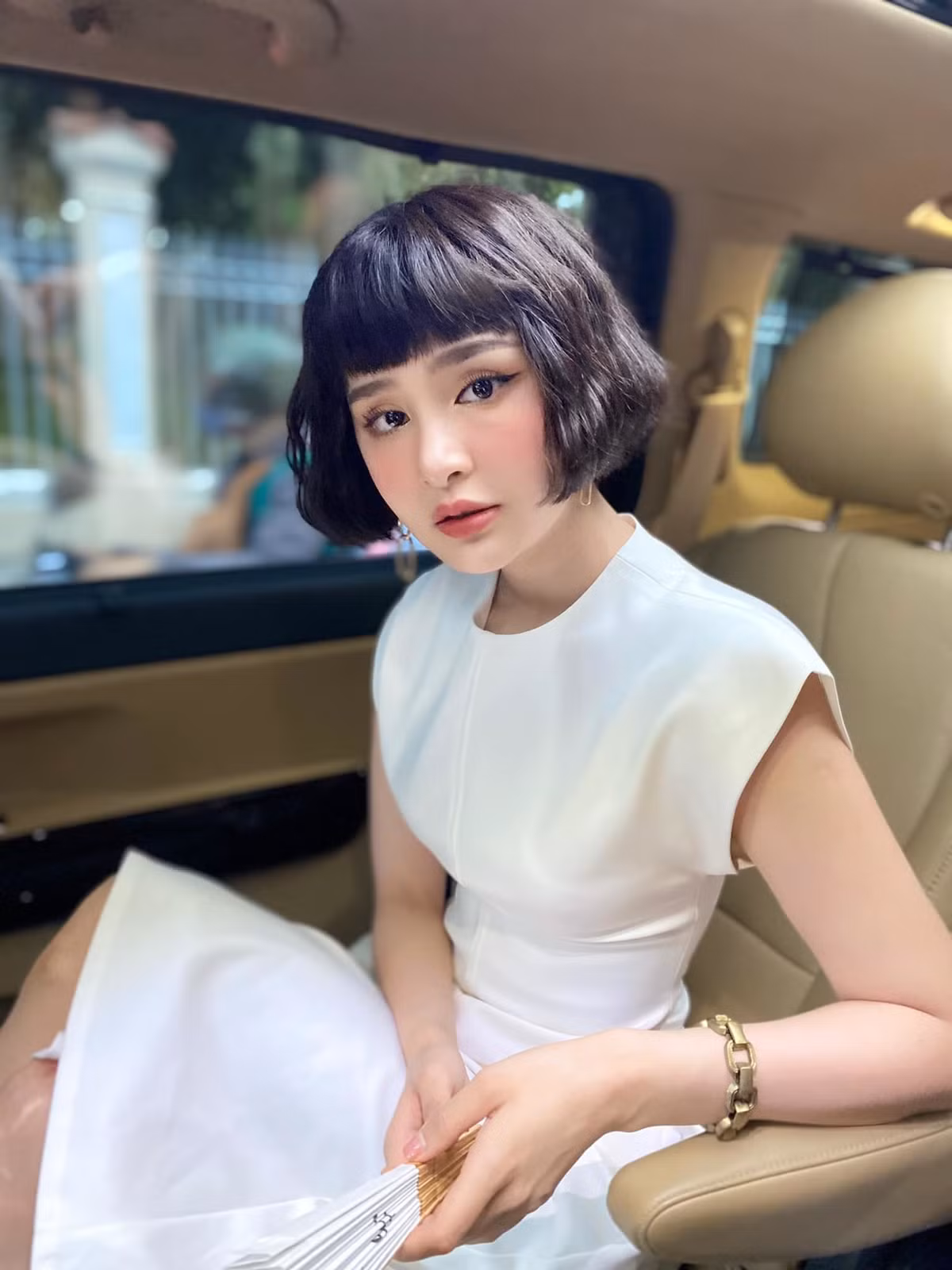 "Đô rê mi pha son la si mê kiểu tóc này quá", Hiền Hồ khoe tóc mới vô cùng xinh đẹp.