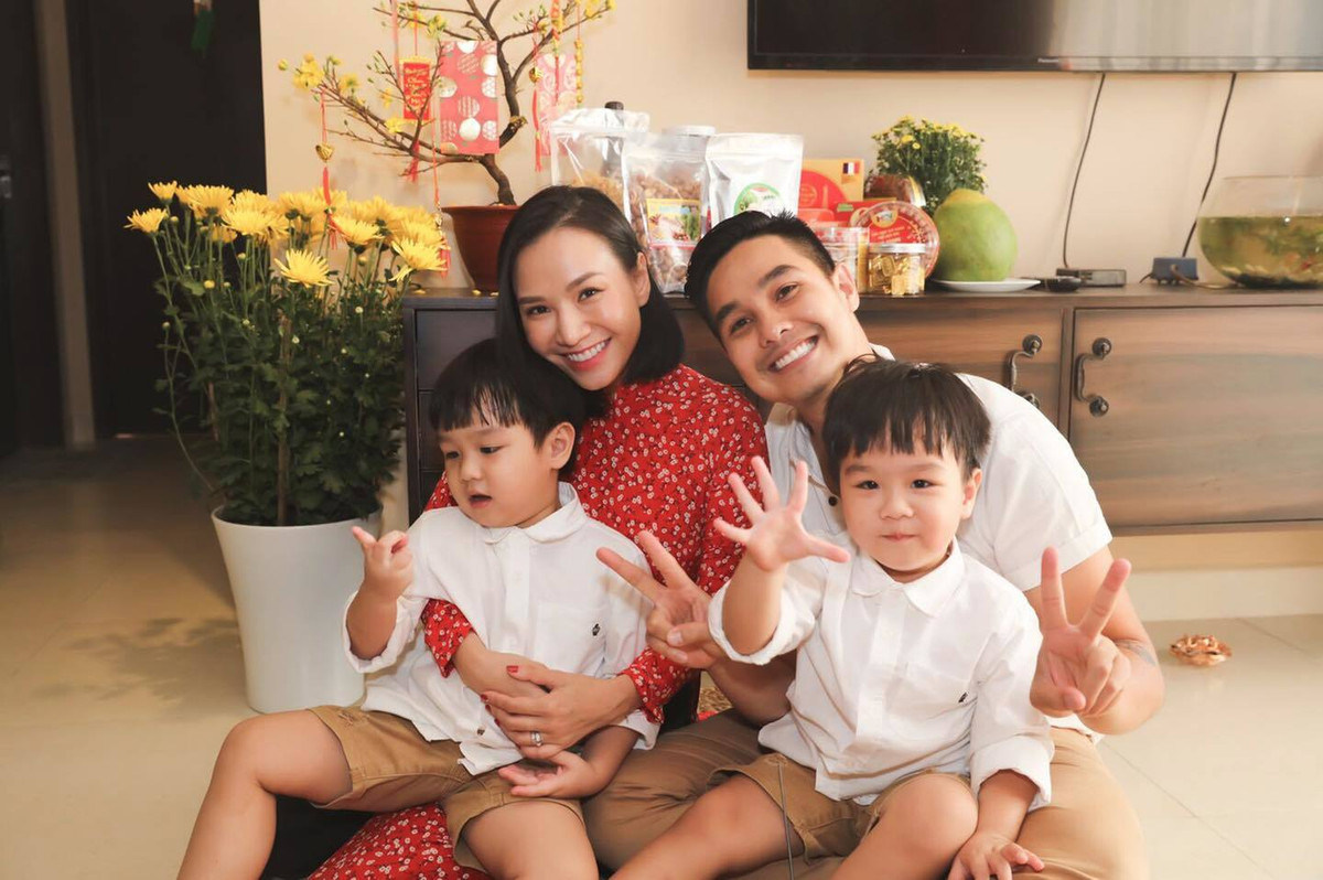 Vợ chồng diễn viên Baggio đón Tết Đoan ngọ ở trời Tây: "Hôm nay tết Đoan Ngọ rồi, nhớ Việt Nam kinh khủng cả nhà ơi".