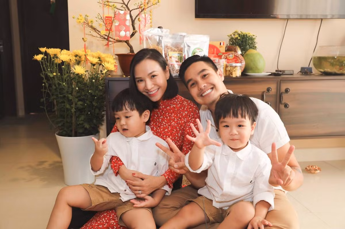 Vợ chồng diễn viên Baggio đón Tết Đoan ngọ ở trời Tây: "Hôm nay tết Đoan Ngọ rồi, nhớ Việt Nam kinh khủng cả nhà ơi".