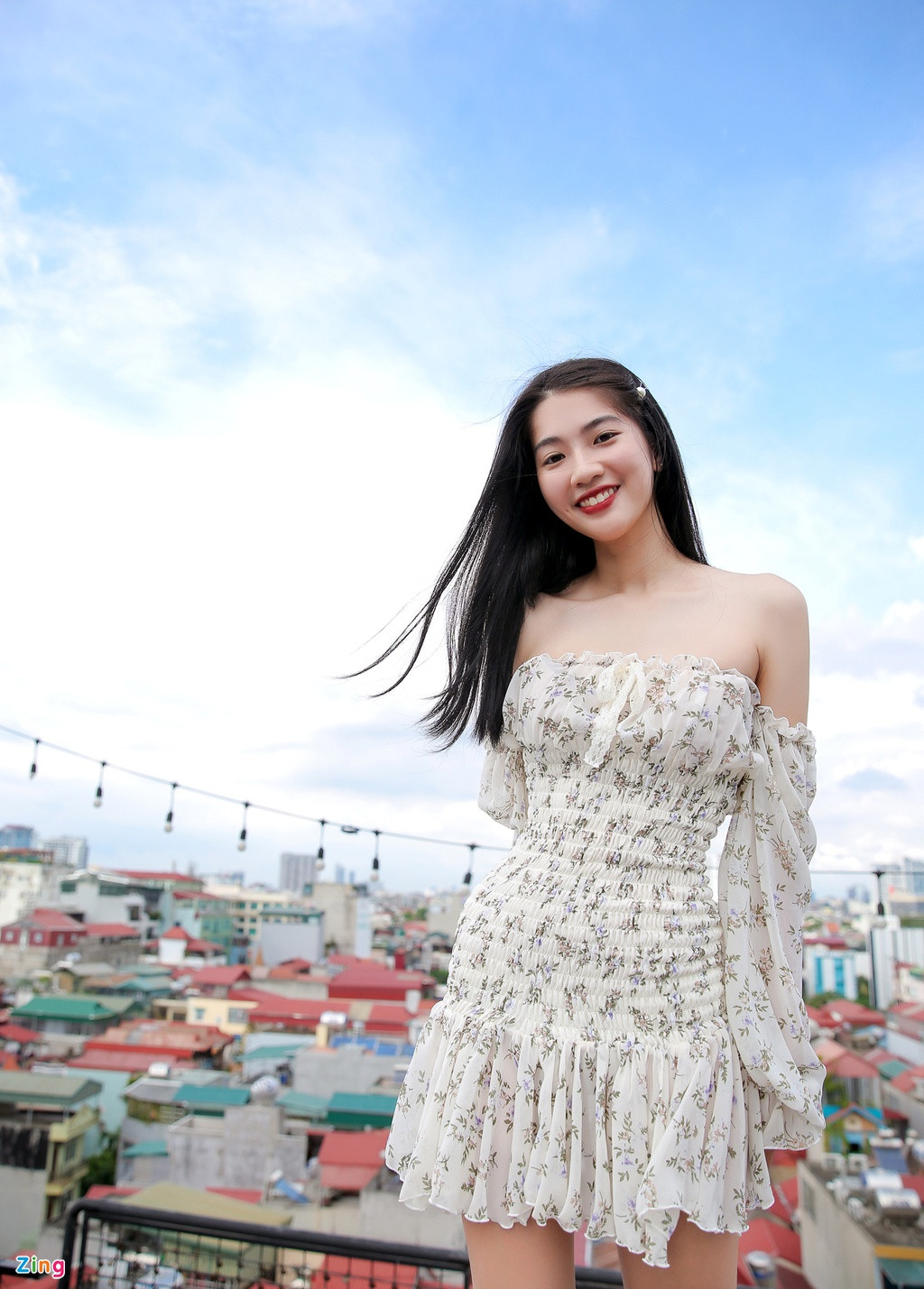 Hà Thi tâm sự thêm cô yêu thích Hoa hậu Đỗ Mỹ Linh và Á hậu Phương Nga. Đây là hai người đẹp đã khiến cô có thêm động lực đi thi nhan sắc: "Tôi nhớ mãi dự án cõng điện lên bản, giúp đỡ người dân thôn Cu Vai của chị Mỹ Linh. Với chị Phương Nga, tôi cảm nhận được sự gần gũi, thân thiện, dễ mến".