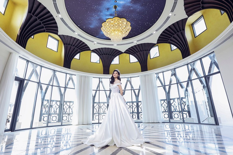 Nhờ sự thăng hạng về kỹ năng sau gần 1 năm đăng quang, cô nàng là gương mặt khơi gợi nguồn cảm hứng bất tận cho nhiều nhà thiết kế hàng đầu Việt Nam.