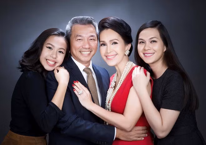 Quế My là con gái nhà sao Việt Diễm My 6X. Sau 2 năm theo học tại một trường công lập ở bang California (Mỹ), mới đây Quế My đỗ cùng lúc 4 trường đại học là ĐH Nam Califonina (USC), ĐH Công lập California (UCLA), ĐH California Irvine (UCI) và ĐH Loyola Marymount (LMU), theo chia sẻ từ nữ diễn viên Diễm My. 10X lựa chọn theo học tại Đại học Nam California. Sống ở nước ngoài nhiều năm nên nhan sắc của con gái Diễm My được nhận xét hiện đại, quyến rũ. Cô cũng theo đuổi phong cách khỏe khoắn, năng động với làn da bánh mật và lối trang điểm cuốn hút.