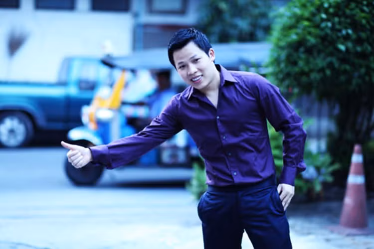 Khắc Tiệp theo học một khóa người mẫu thời trang nhưng khi tốt nghiệp lại không theo nghề mà trở lại làm bồi bàn. Ảnh: Đang yêu