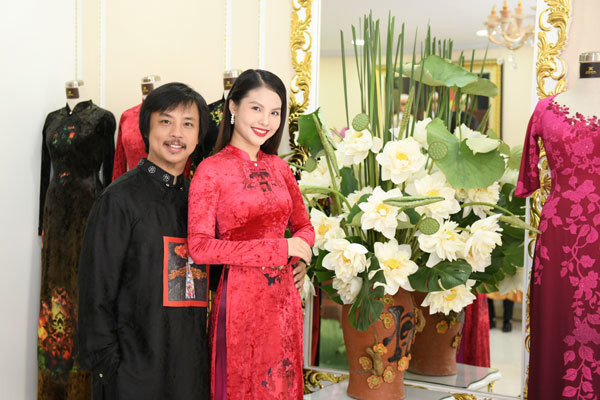 Chí Anh cùng vợ cũng có mặt tại tiệc thưởng sen. Anh chia sẻ: “Đầu tiên phải nói về ý tưởng của NTK Đỗ Trịnh Hoài Nam rất độc đáo và thú vị. Hơn nữa ý tưởng đó rất đúng lúc, đúng mùa hạ mùa sen, vừa xong dịch Covid mọi người đang dần quay trở lại cuộc sống bình thường, một buổi tiệc rất nghệ sĩ".