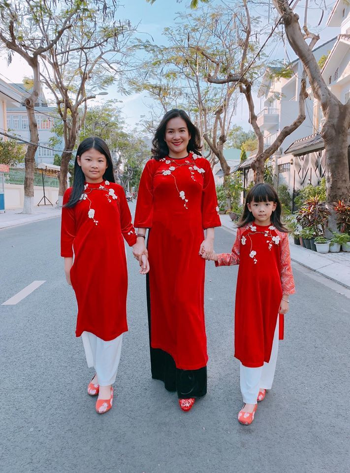  Con gái Bình Minh năm nay 11 tuổi, có nhiều nét của cả bố và mẹ đặc biệt tính cách dịu dàng, nữ tính. Bình Minh từng chia sẻ anh đặt tên con gái lớn là An Nhiên với mong muốn sau này bé sẽ có cuộc sống bình yên như là một mặc định và đó là điều mặc nhiên mà bé phải có.