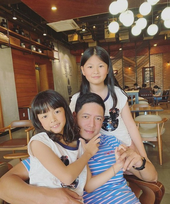 Vì thế, mặc dù hai vợ chồng có 2 con gái nhưng Bình Minh không có ý định sinh thêm con trai.