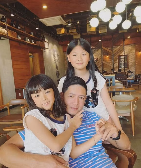 Vì thế, mặc dù hai vợ chồng có 2 con gái nhưng Bình Minh không có ý định sinh thêm con trai.