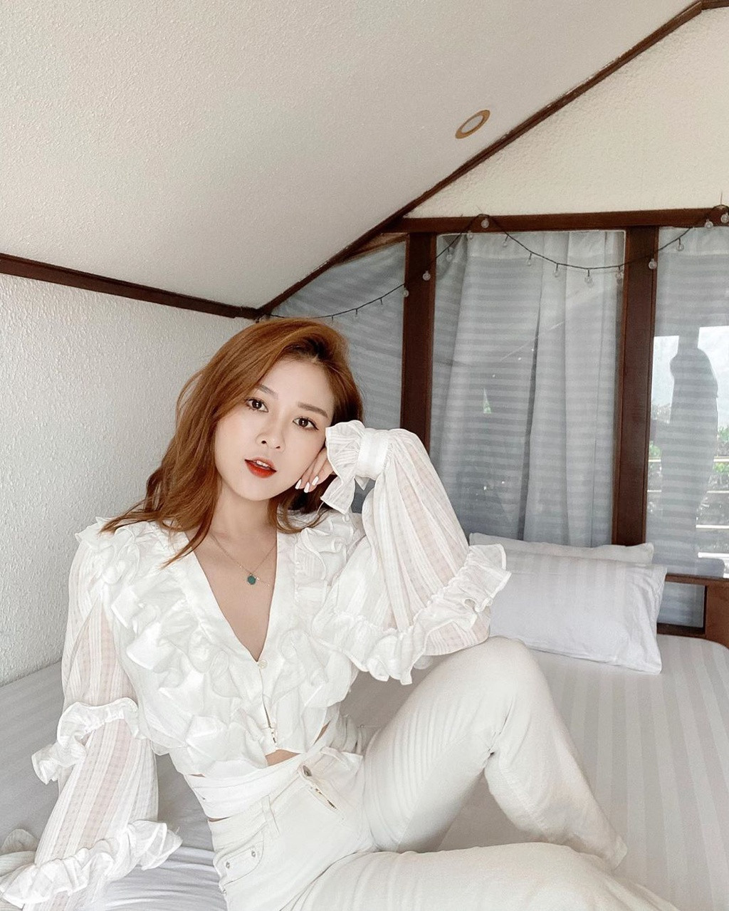 Về đời tư, Ribi Sachi là người khá kín tiếng. Cô từng chia sẻ tính cách của mình chịu ảnh hưởng từ mẹ - một người phụ nữ gốc Bắc rất dịu dàng.