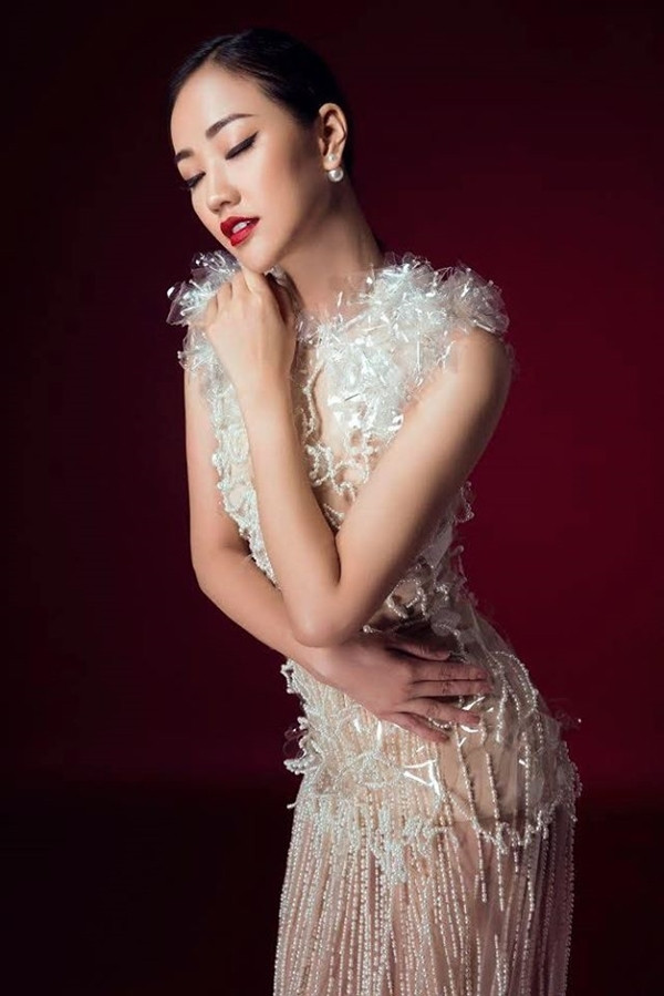 Là gái một con Maya sở hữu vóc dáng có đường cong đáng mơ ước.