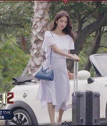 Kim nhận được phản hồi khá tích cực từ phía khán giả nhờ nhan sắc xinh đẹp, tính cách dịu dàng, hòa nhã.