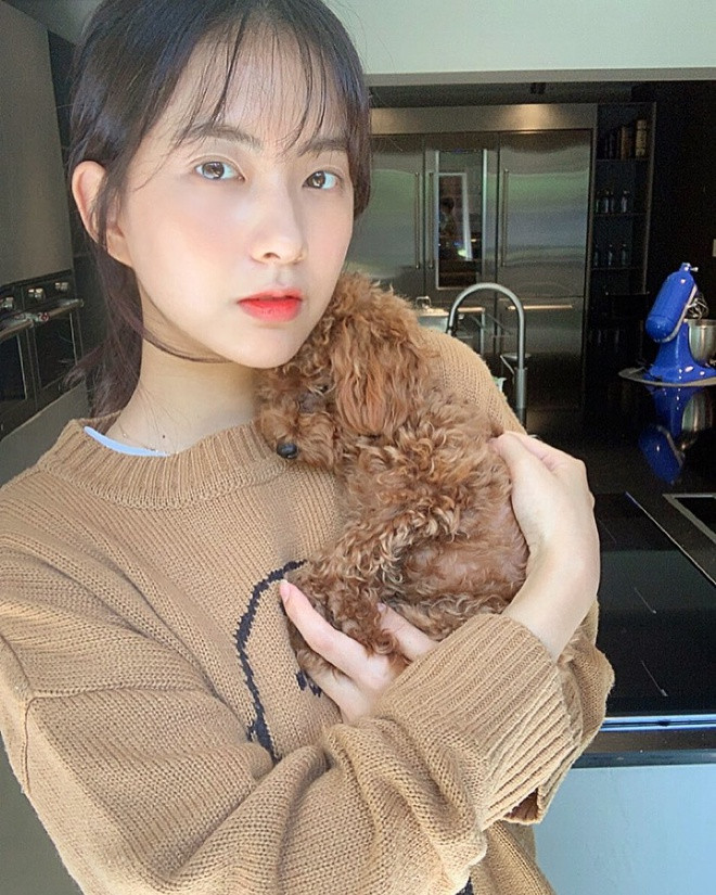 Do vừa gia nhập showbiz, không có nhiều thông tin về Kim Ga Bin được đăng tải trên mạng xã hội.