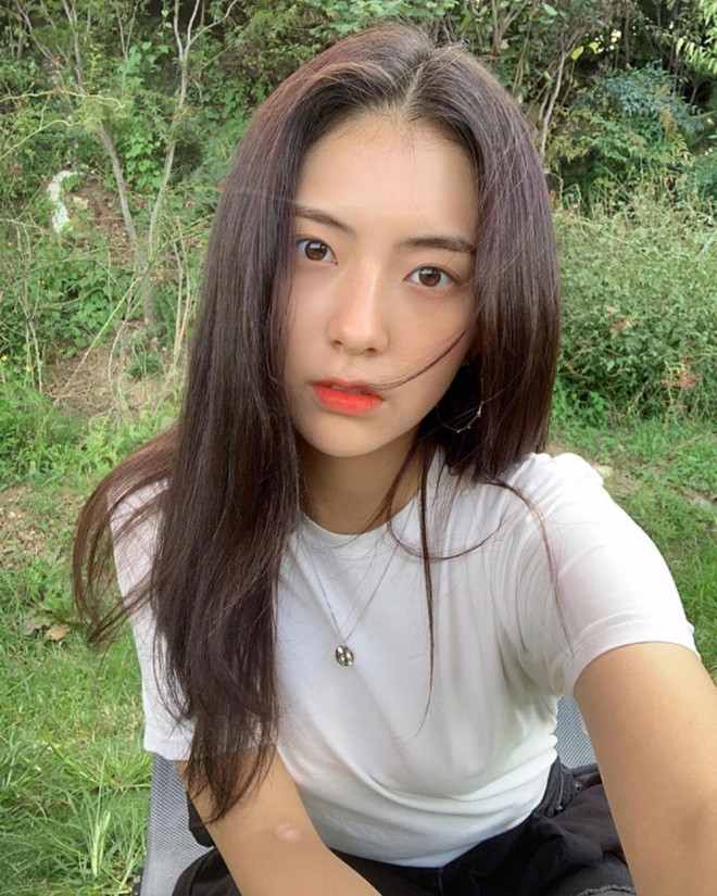 Cô cũng vừa ký hợp đồng với SM C&amp;C - công ty con chuyên quản lý diễn viên của SM Entertainment.