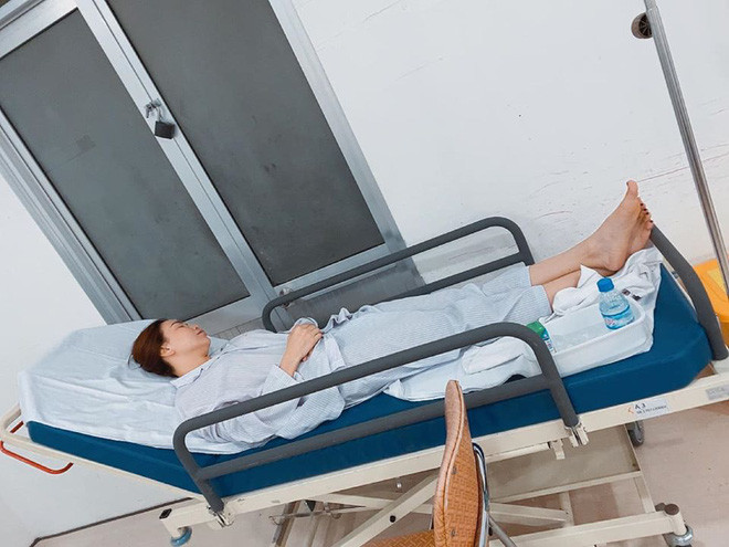 Tra Ngoc Hang oa khoc sau khi nga gay rang, phai ghep xuong ham