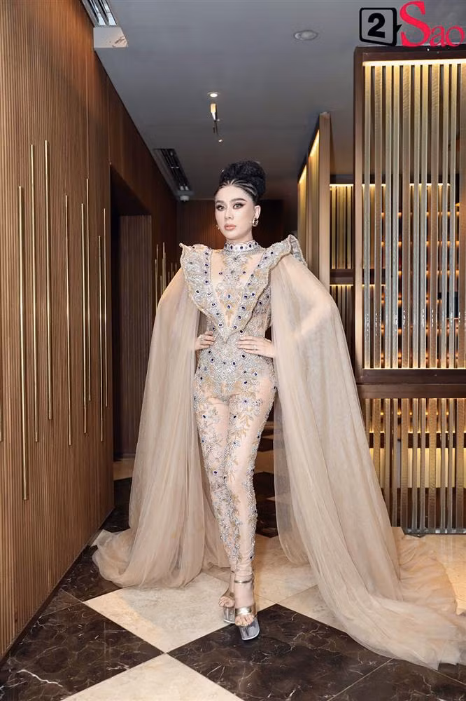 Lâm Khánh Chi khoe thân hình sexy.