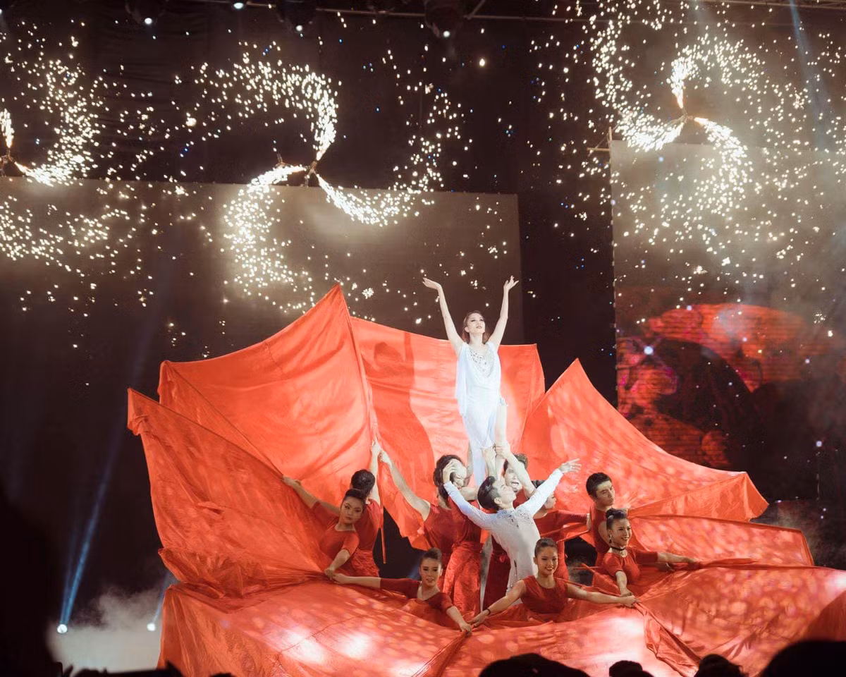 "Những khoảnh khắc tại thời điểm năm 2017 sẽ luôn là ký ức đẹp và Thi biết ơn tất cả những ai đã đồng hành với Thi trong liveshow này...", cô viết.