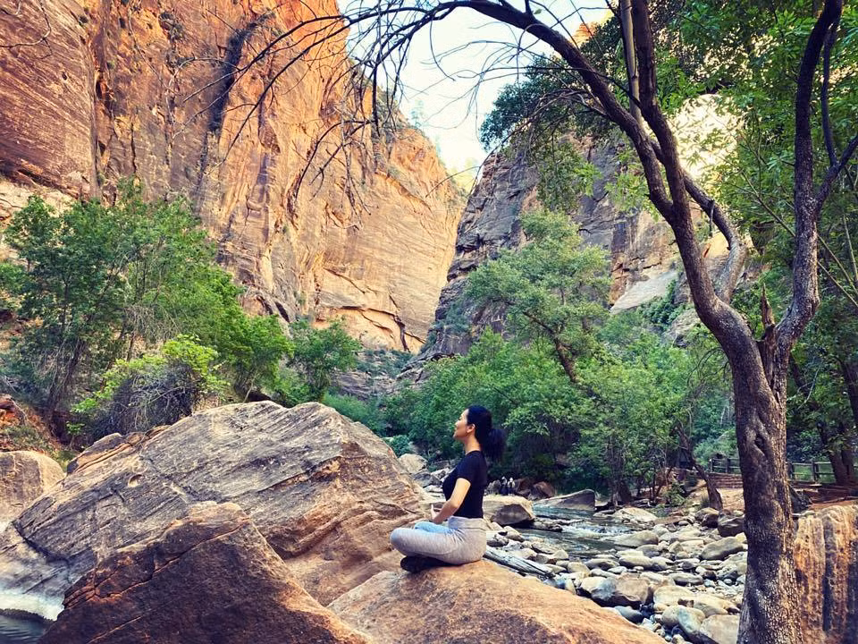 Kỳ Duyên viết: "Tôi muốn mình tìm đến thiên nhiên. Tôi muốn sống như loài hoa hiền. Tôi muốn làm một thứ cỏ cây. Vui trong gió và không ưu phiền. Tôi muốn mọi người biết thương nhau. Không oán ghét không gây hận sầu. Tôi muốn đời hết nghĩa thương đau. Tôi muốn thấy tình yêu ban đầu...''.