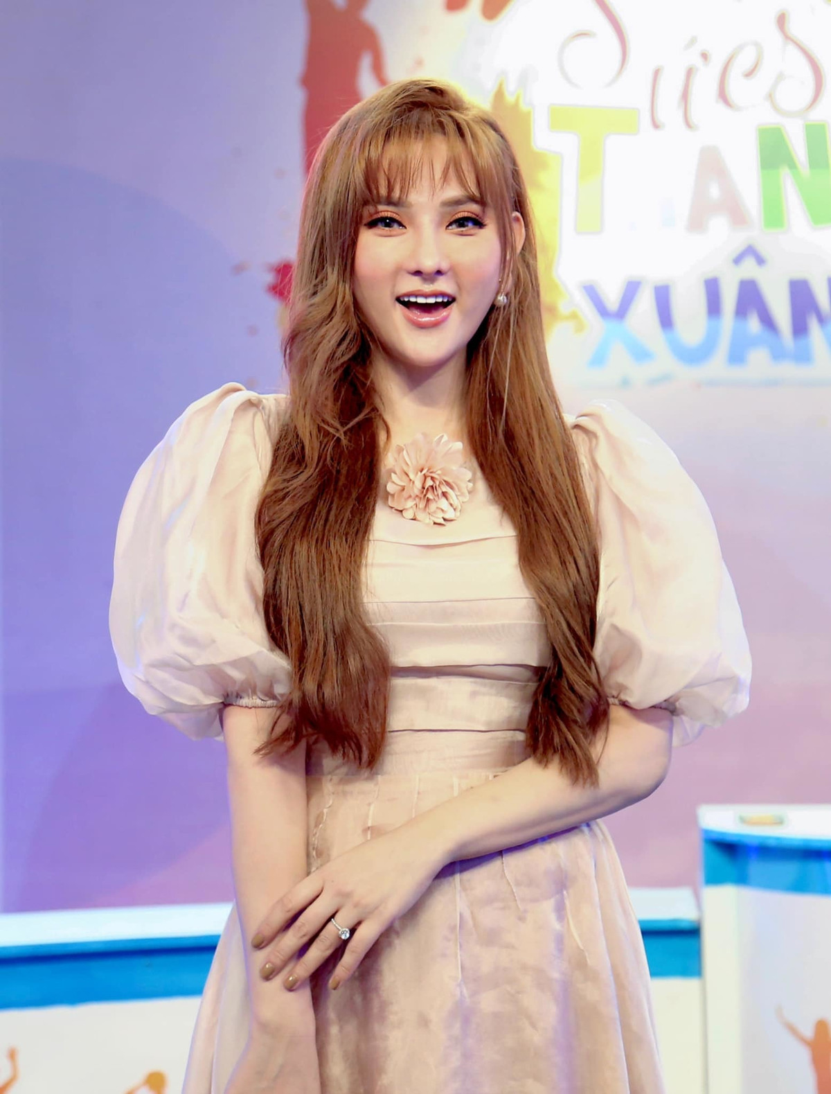 Thu Thuỷ khoe nhan sắc xinh đẹp khi tham gia gameshow dù đang mang bầu kèm chia sẻ: "Sức sống Thanh Xuân tham gia lần 3. Bầu ở nhà mở gameshow xem cũng đỡ buồn. Lúc này bé bầu 4 tháng và vẫn mang dép thấp đến khi vào chụp thì đổi guốc nha".