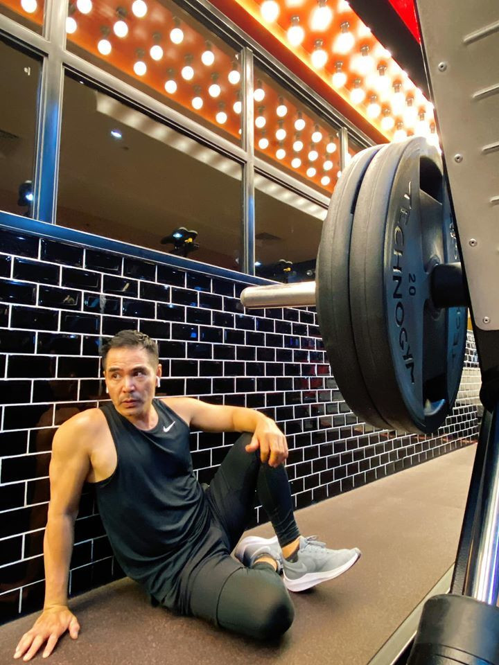 Diễn viên Trung Dũng khoe vẻ phong độ, nam tính ở tuổi 47.