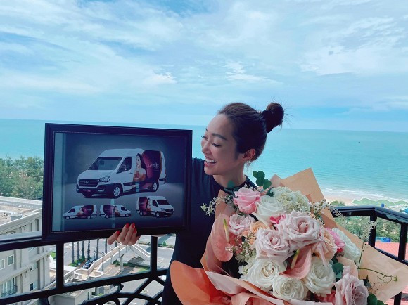 Diễn viên Chi Bảo gửi lời chúc mừng sinh nhật kèm món quà đặt biệt đến bạn gái kém 16 tuổi.