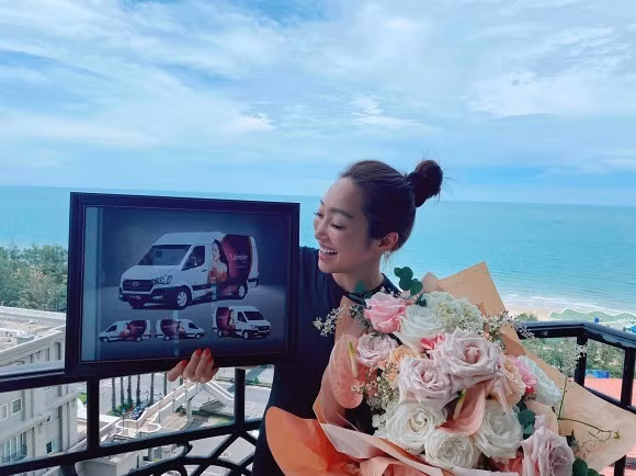 Diễn viên Chi Bảo gửi lời chúc mừng sinh nhật kèm món quà đặt biệt đến bạn gái kém 16 tuổi.