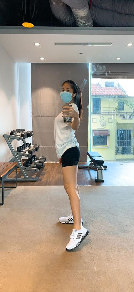 Thời gian qua, Lê Phương đã cho thấy sự quyết tâm lấy lại vóc dáng thon gọn sau khi sinh con khi thường xuyên chia sẻ hình ảnh đi chạy bộ bên ngoài và chăm chỉ đến phòng gym. Ngoài ra nữ diễn viên còn áp dụng chế độ ăn uống khoa học. Với việc tích cực giảm cân, vóc dáng của cô giờ đây đã thon thả gọn gàng như thời 'son rỗi'.