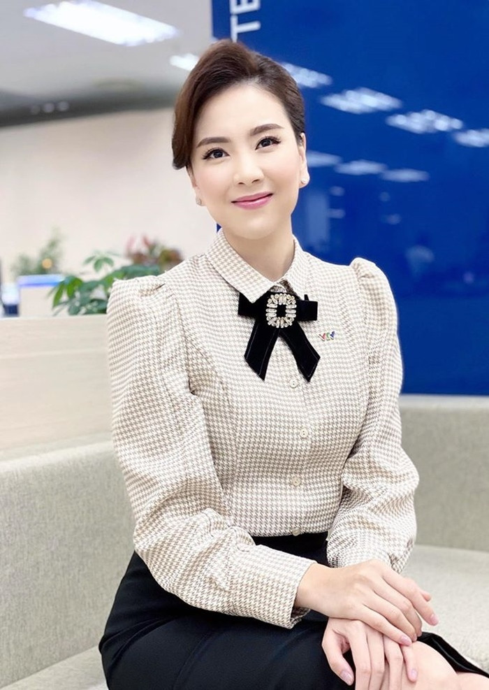 MC Mai Ngọc chia sẻ thời trang đi làm vừa thanh lịch vừa tinh tế, trẻ trung.