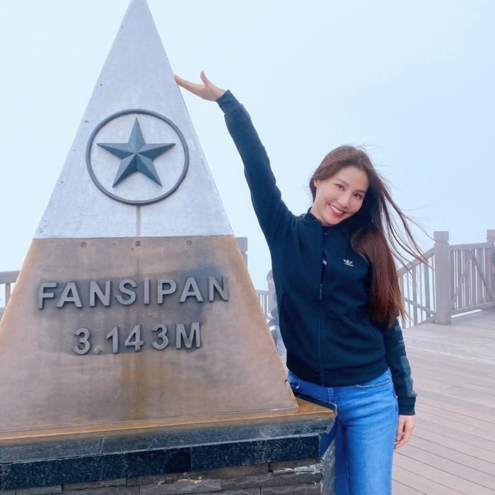Diễm My 9X đăng ảnh check in tại đỉnh Fansipan, Sa Pa.