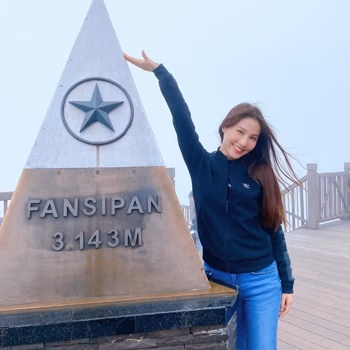 Diễm My 9X đăng ảnh check in tại đỉnh Fansipan, Sa Pa.
