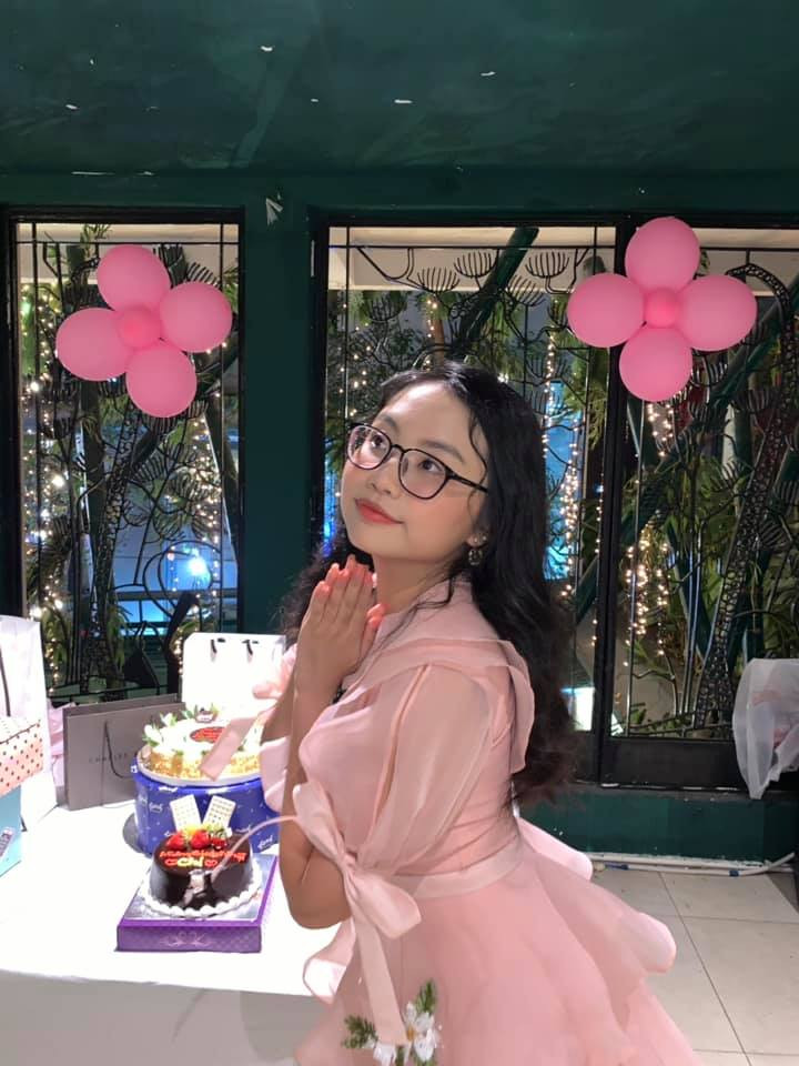 Hình ảnh Phương Mỹ Chi đón sinh nhật tuổi 17.