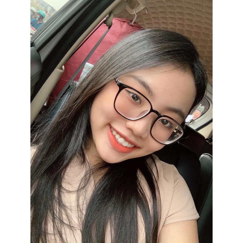 Mới đây, Phương Mỹ Chi gây bất ngờ khi chia sẻ, em sở hữu 50 đôi giày. Ngoài ra, món đồ đắt nhất Phương Mỹ Chi từng mua là chiếc đồng hồ giá hơn 2.000 USD tặng mẹ.