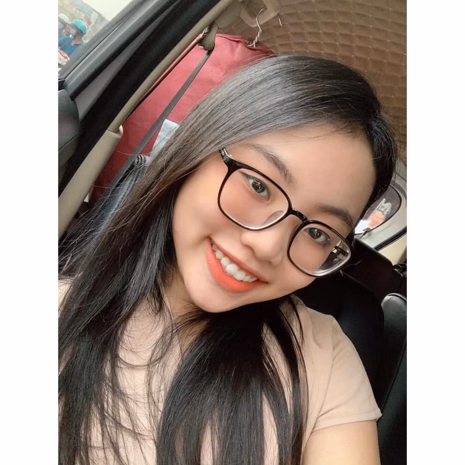 Mới đây, Phương Mỹ Chi gây bất ngờ khi chia sẻ, em sở hữu 50 đôi giày. Ngoài ra, món đồ đắt nhất Phương Mỹ Chi từng mua là chiếc đồng hồ giá hơn 2.000 USD tặng mẹ.