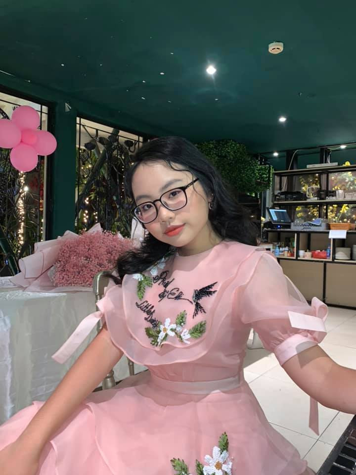 Không chỉ thay đổi về ngoại hình, phong cách thời trang của Phương Mỹ Chi cũng cải thiện rõ rệt.