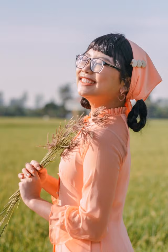 Không chỉ ngày càng hoàn thiện về giọng hát, Phương Mỹ Chi còn "lột xác" nhan sắc, ra dáng thiếu nữ xinh đẹp ở tuổi 17.