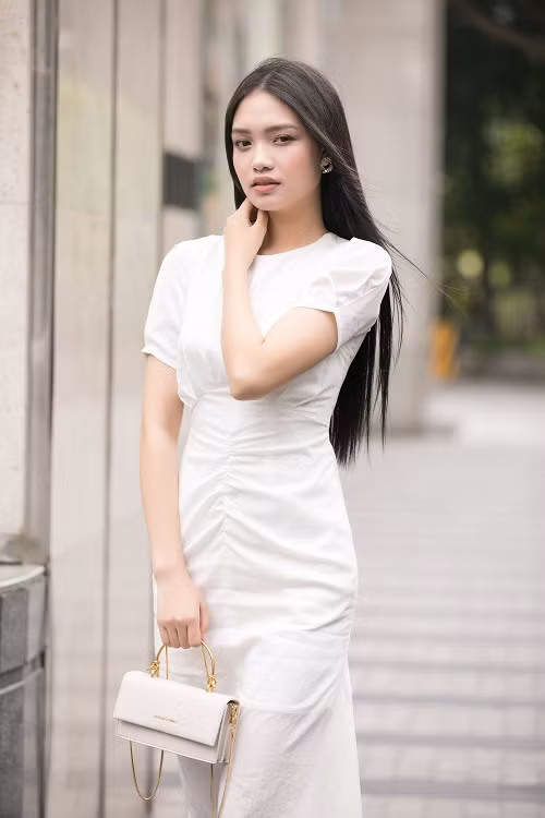 "Thông thường mọi năm phía Bắc trội hơn nhưng nếu vẫn theo xu hướng này thì phải nói thí sinh năm nay rất chất lượng. Điều này khiến BTC rất vui và tự tin về 1 năm Hoa hậu sẽ thành công rực rỡ”, Phó trưởng BTC Hoa hậu Việt Nam 2020 bày tỏ. Trong hình là thí sinh Nguyễn Thị Phượng.