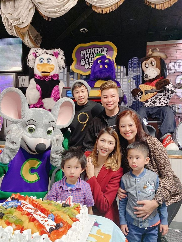 Fans và nghệ sĩ gửi nhiều lời chúc mừng tới con trai Ngọc Quyên.